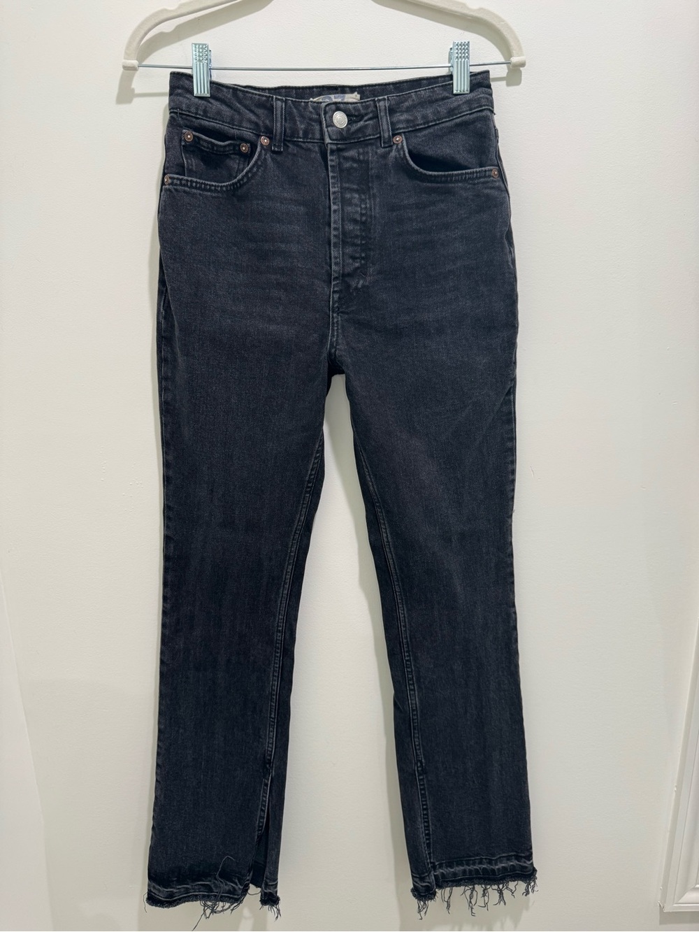 Free People We The Free Black Wash Raw Hem Cropped Jeans Size‎ 27